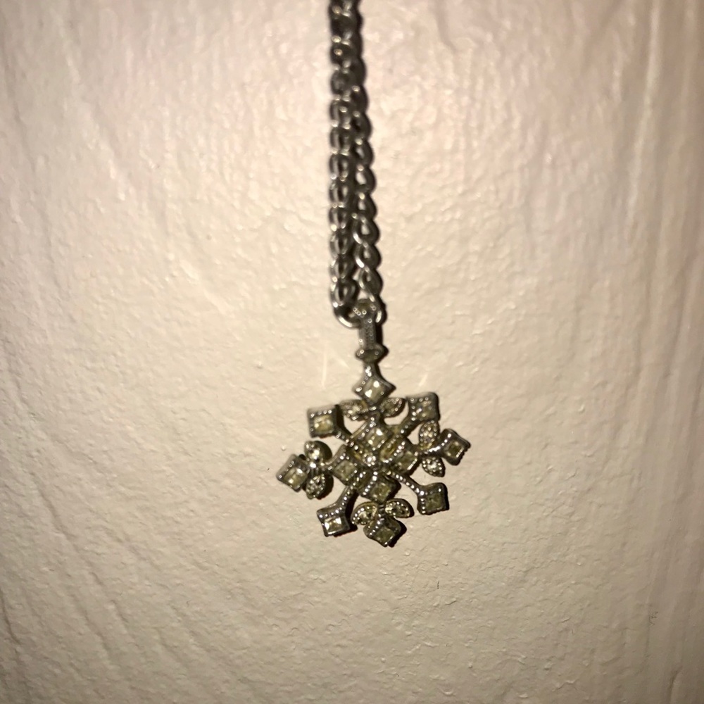 Silver snowflake pendant necklace